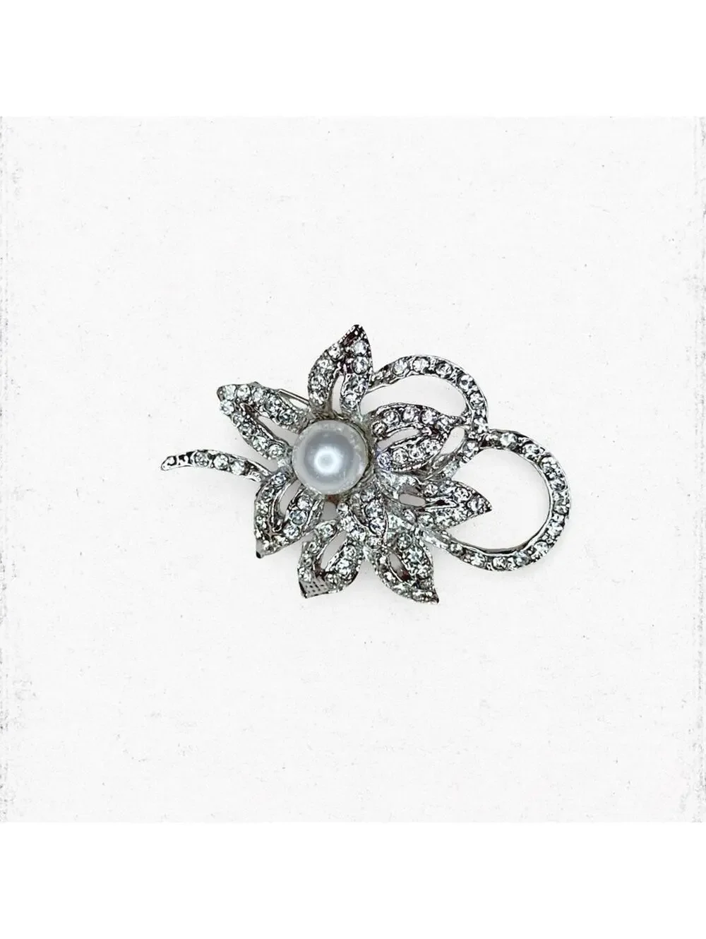 165. Silvertone Glass Bling Flower Brooch